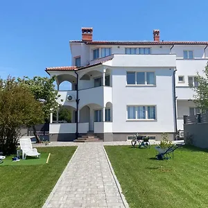 Appartamento Mara, Pola